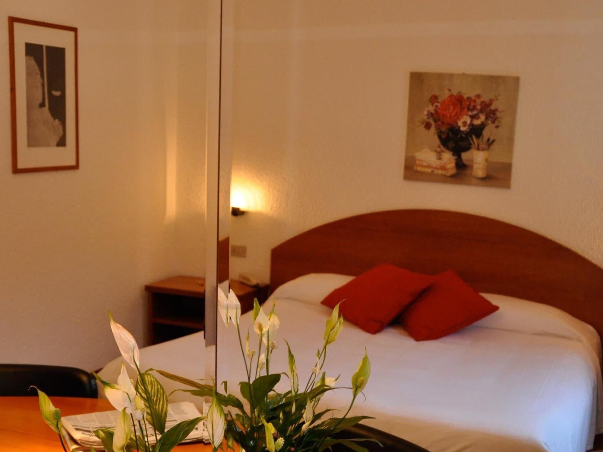 Golf Hotel Lainate Buitenkant foto