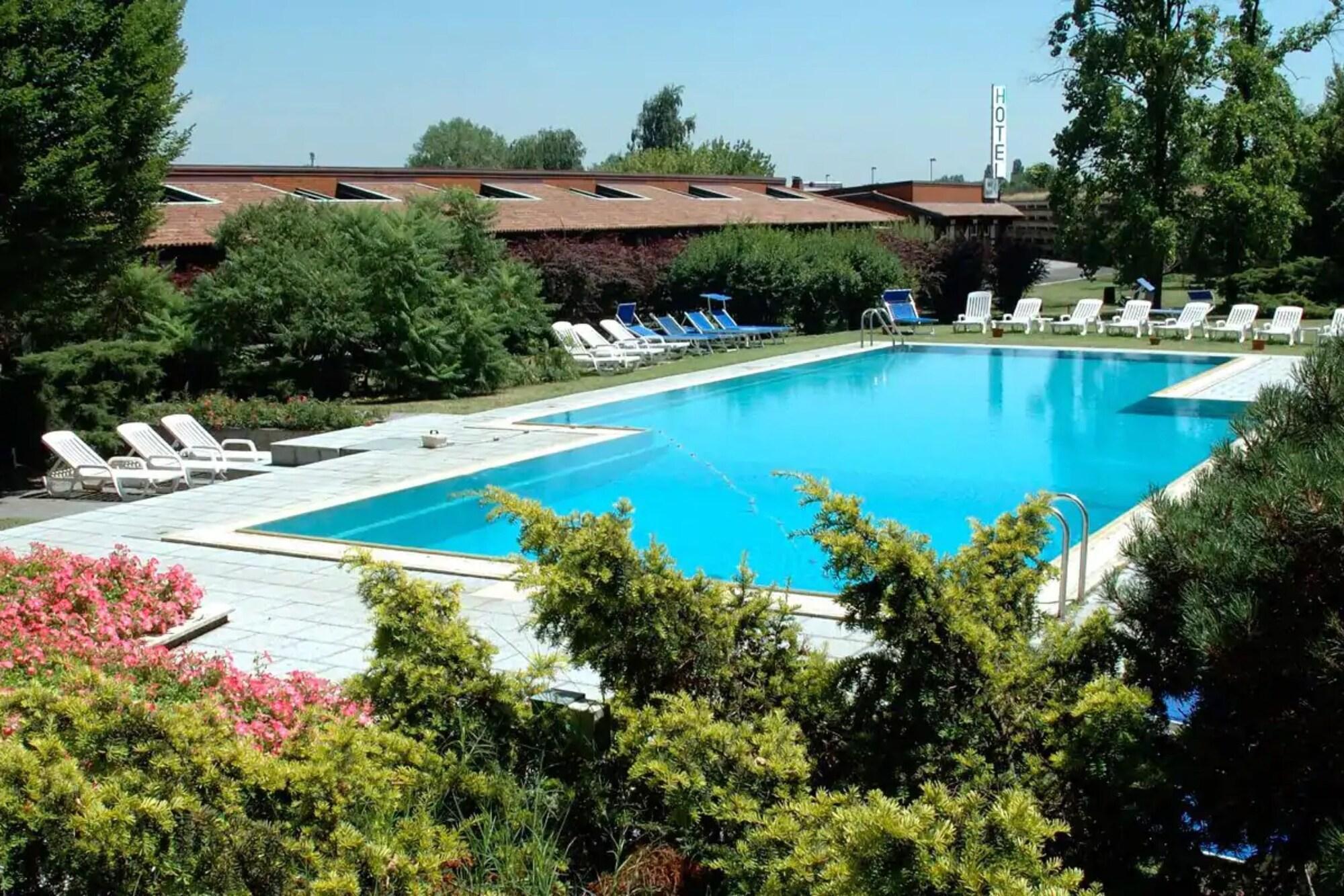 Golf Hotel Lainate Buitenkant foto