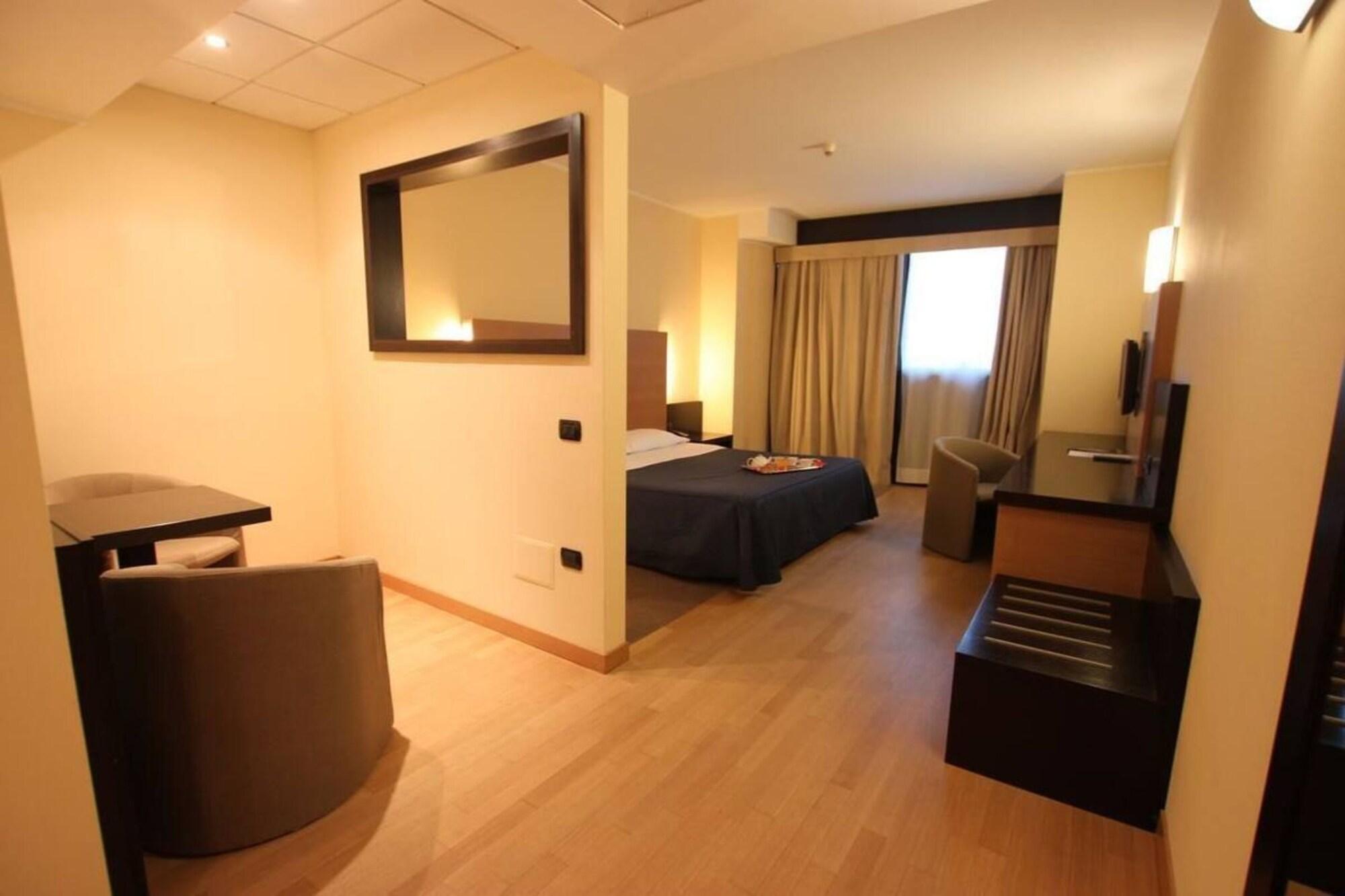 Golf Hotel Lainate Buitenkant foto