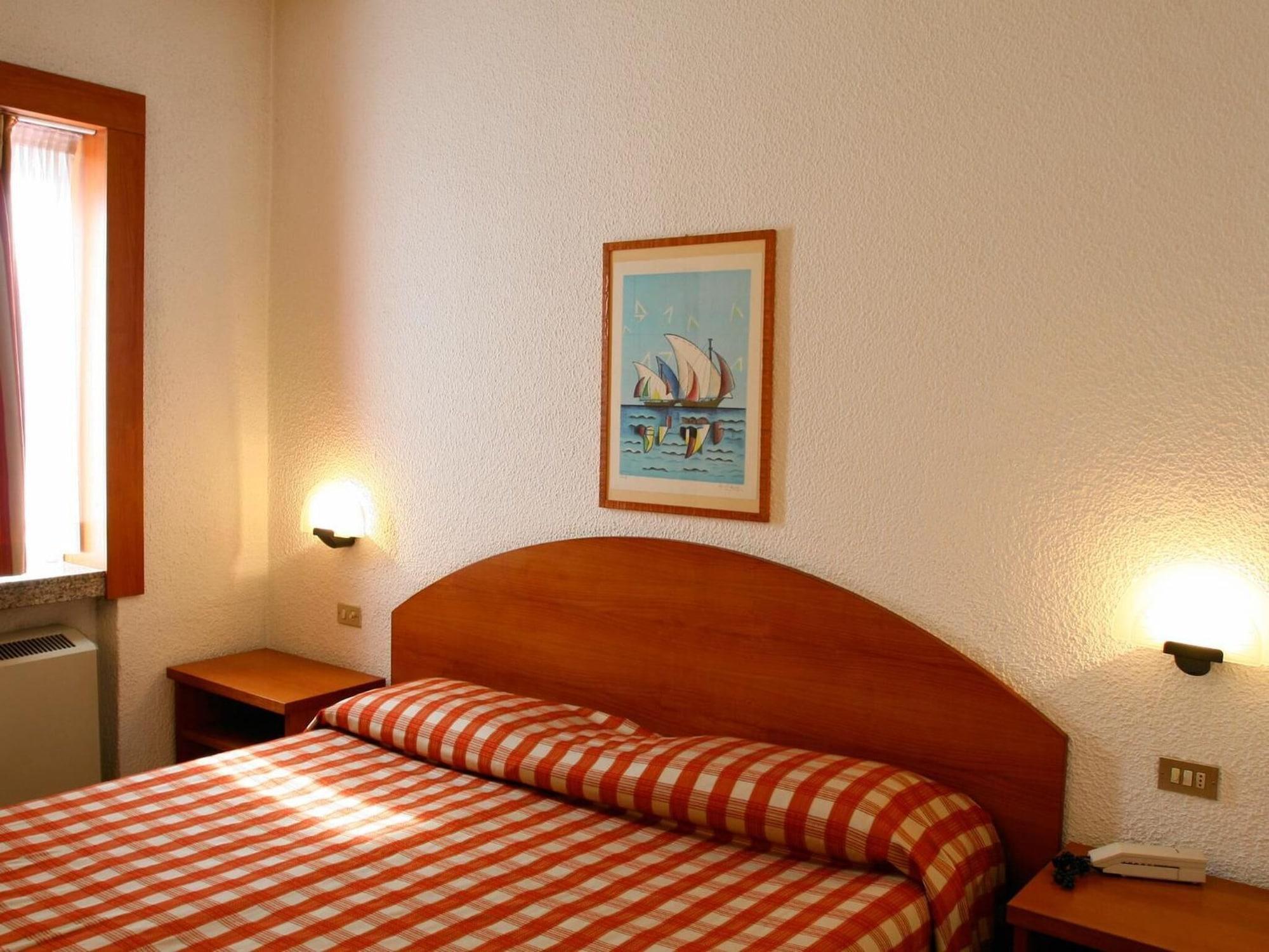 Golf Hotel Lainate Buitenkant foto