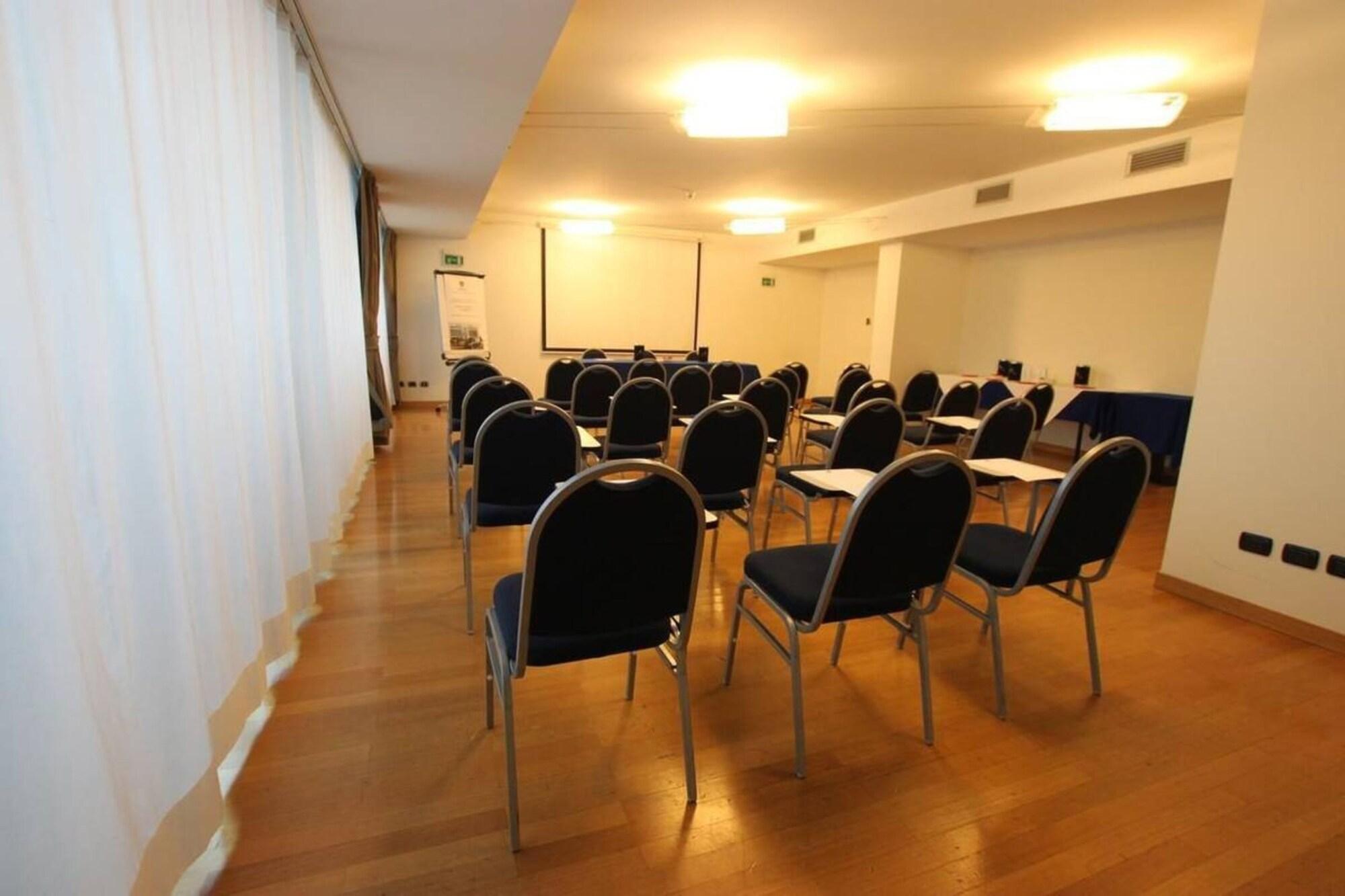 Golf Hotel Lainate Buitenkant foto