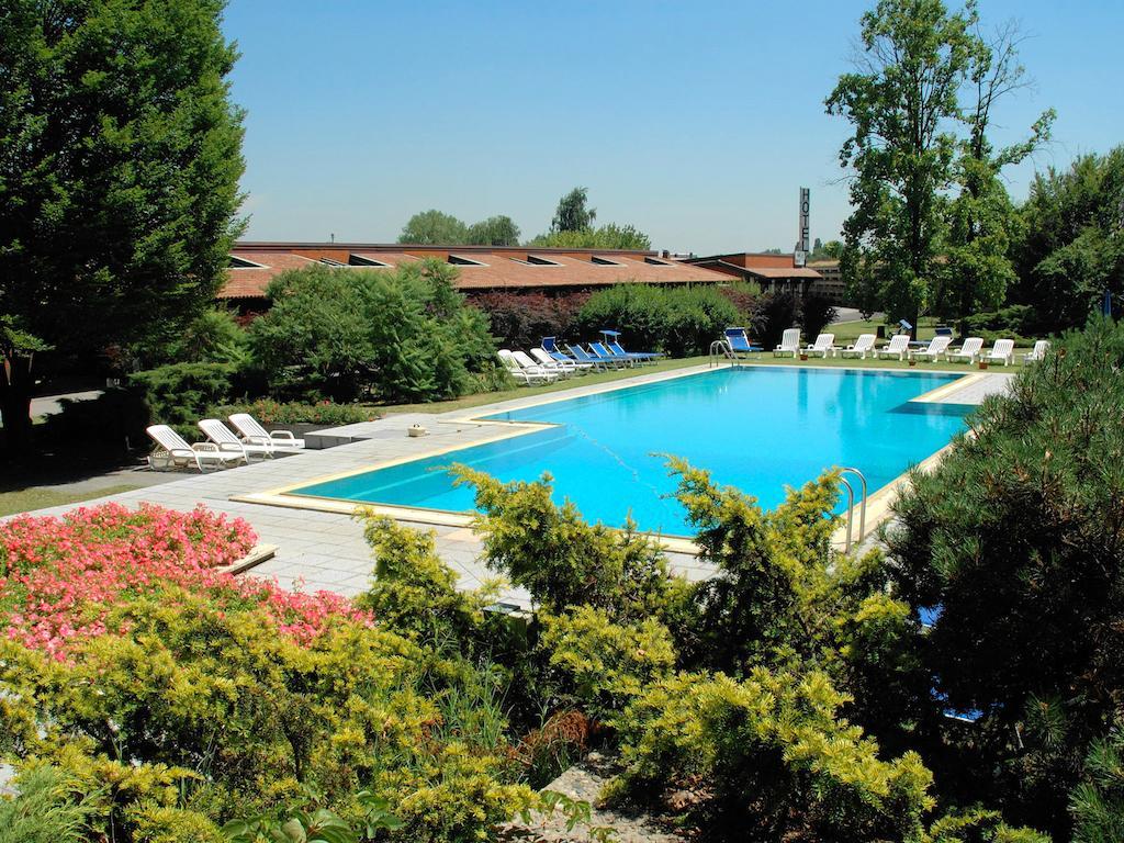 Golf Hotel Lainate Buitenkant foto