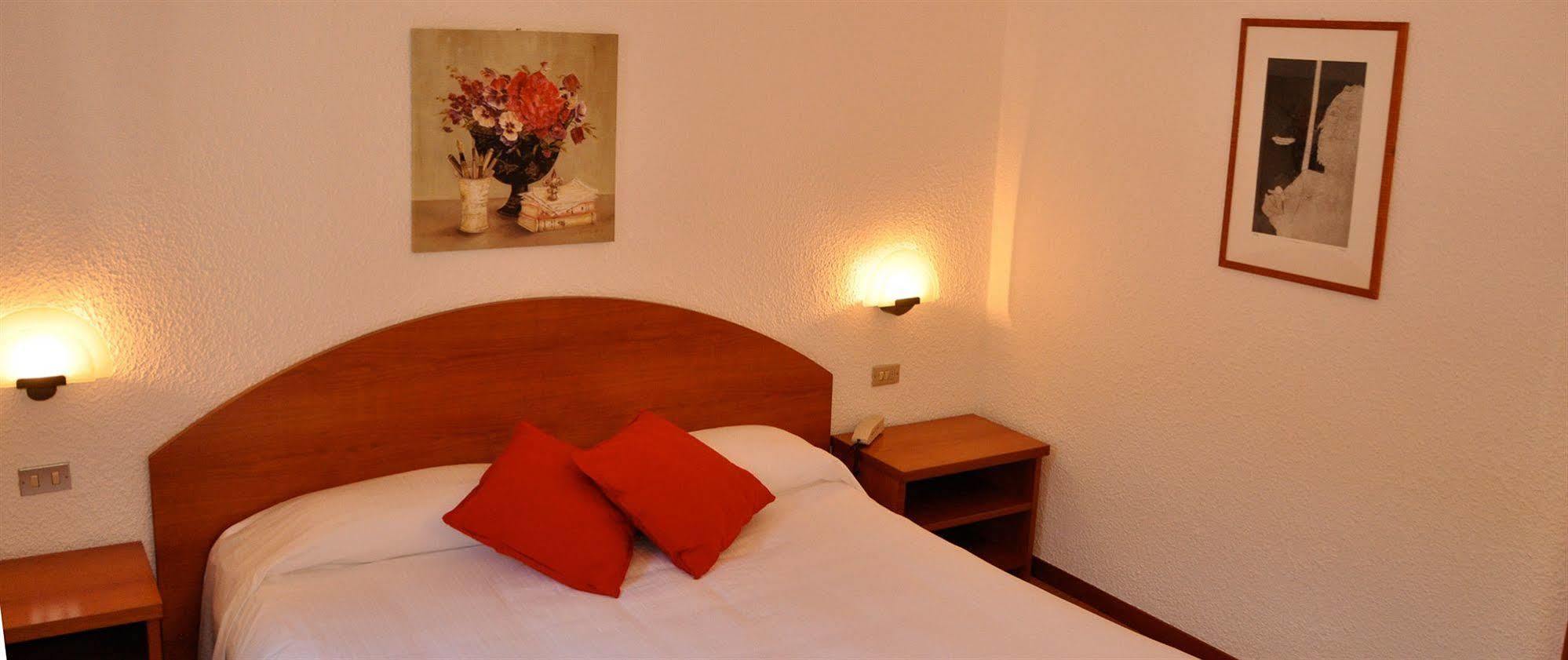 Golf Hotel Lainate Buitenkant foto