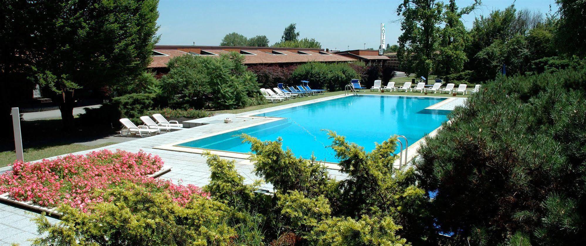 Golf Hotel Lainate Buitenkant foto